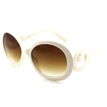 Classy Woman Round Lens Beige Sunglasses
