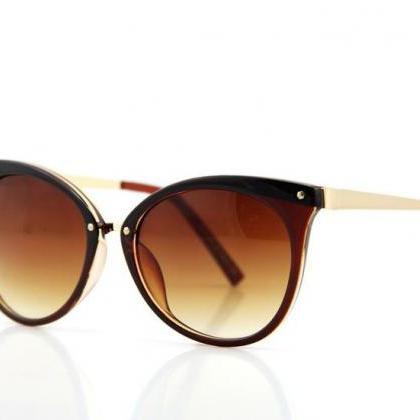 Brown Framed Cat-eye Sunglasses Featuring Brown..