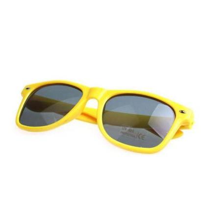 Summer Wayfarer Beach Club Yellow Retro Sunglasses