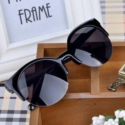 Retro Cat Woman Style Fashion Black Sunglasses