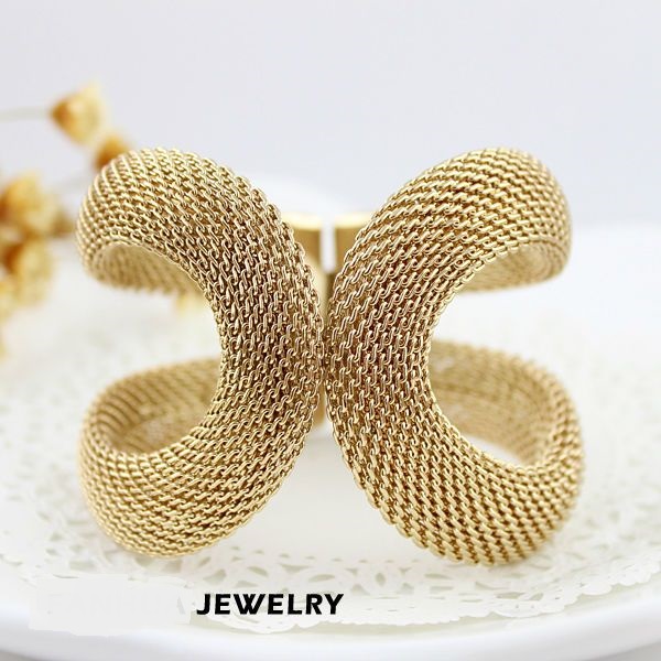 Perfect present alloy gold colored rhinestone woman bracelet